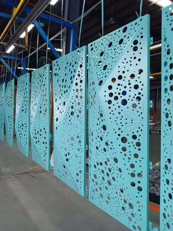 Panneaux en aluminium découpés au laser avec peinture PPG pour décoration intérieure