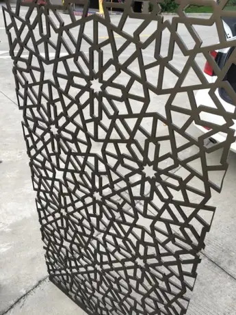 Cloison en panneau métallique aluminium à écran laser, sur mesure pour décoration murale