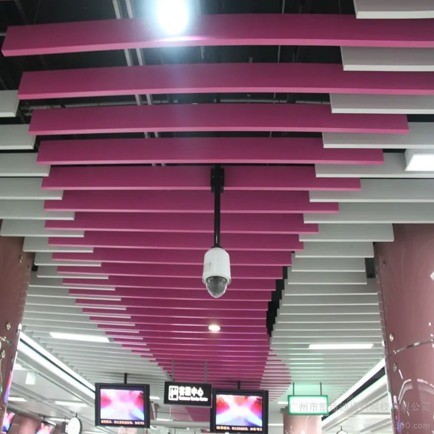 Tubes métalliques rectangulaires en aluminium, plafond suspendu commercial à lamelles — Foshan Qi Aluminum Decorative Materials Co., Ltd