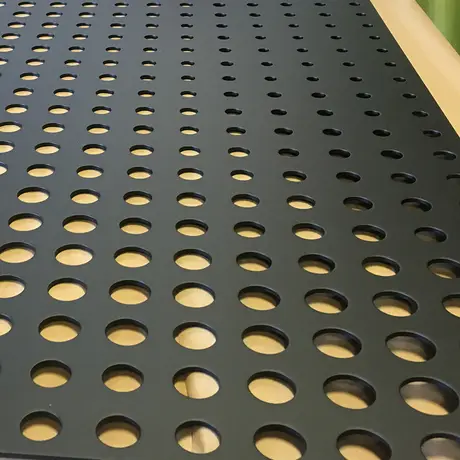 Meilleurs ventes usine : panneau composite en aluminium perforé / plaque en fer à mailles métalliques percées