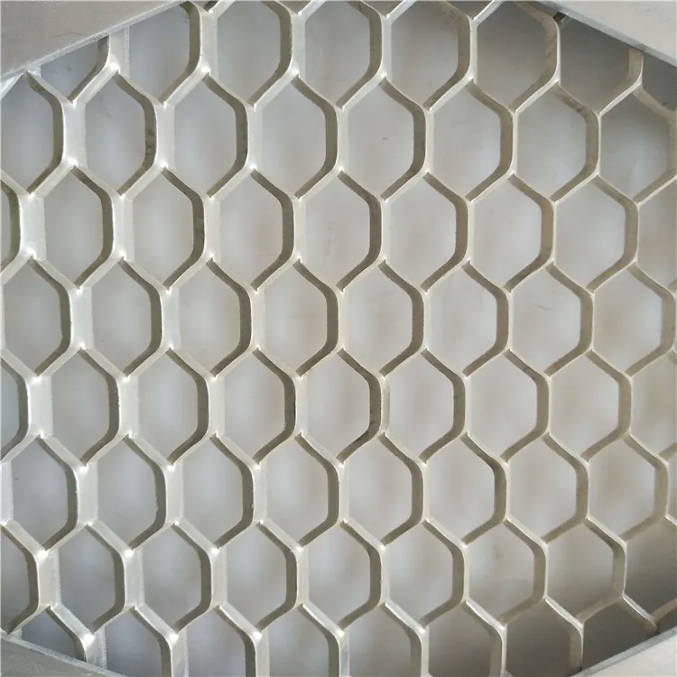 panneau en maille d'aluminium à fort potentiel de vente — Foshan Qi Aluminum Decorative Materials Co. Ltd