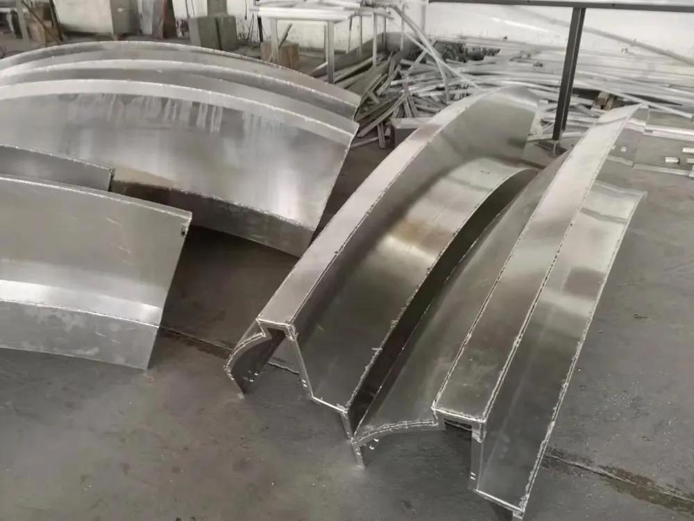 Panneau plein en aluminium à double courbure pour décoration — Foshan Qi Aluminum Decorative Materials Co. Ltd