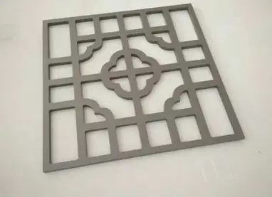 Panneaux décoratifs en aluminium perforé à motif losange pour atelier Audi