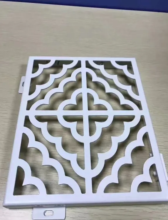 Panneau en aluminium percé chinois pour décorations intérieures de plafond — Foshan Qi Aluminum Decorative Materials Co., Ltd