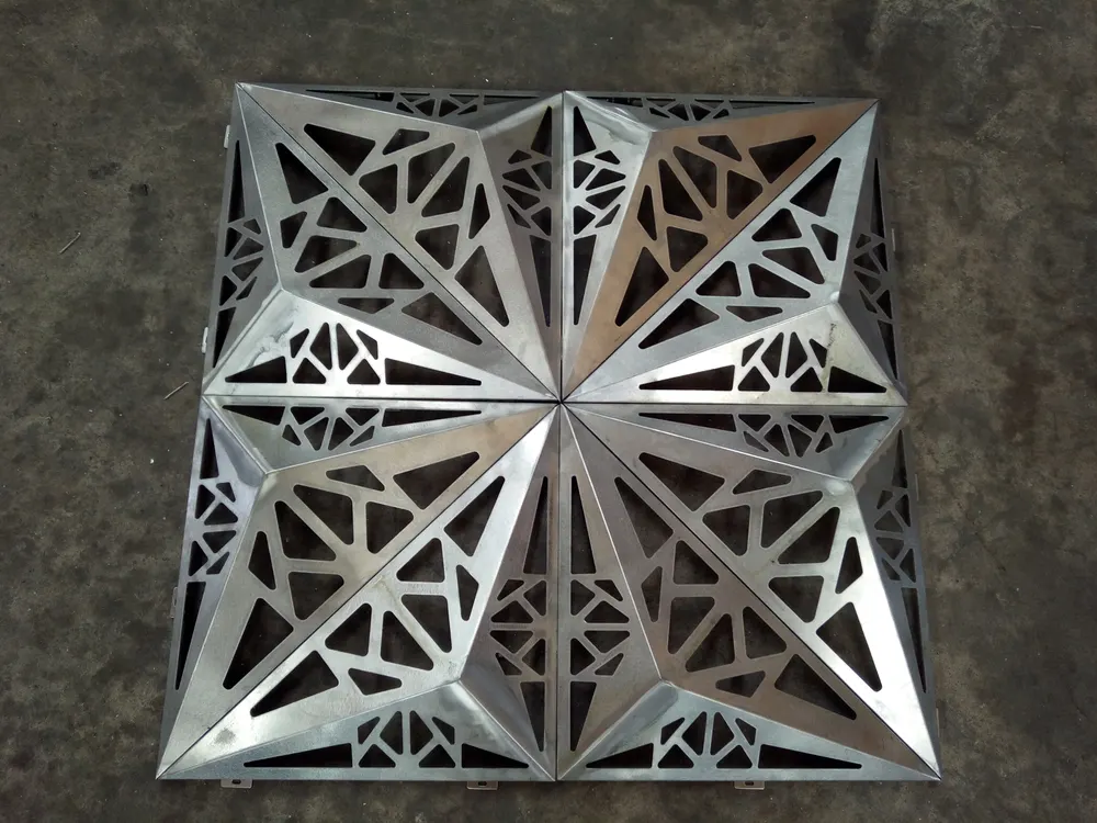 Écran décoratif perforé en aluminium 3D / Mur-rideau provenant d'un fabricant de matériaux de construction en aluminium — Foshan Qi Aluminum Decorative Materials Co. Ltd
