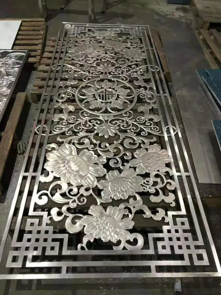 Panneau décoratif percé en aluminium type Mashrabiya découpé au laser — Foshan Qi Aluminum Decorative Materials Co. Ltd
