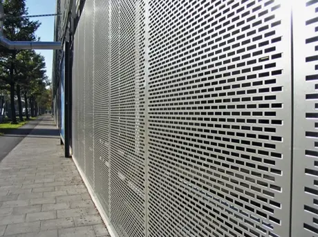 Panneau en aluminium perforé de 3 mm, revêtement SDF en poudre, façade de rideau métallique en métal brossé