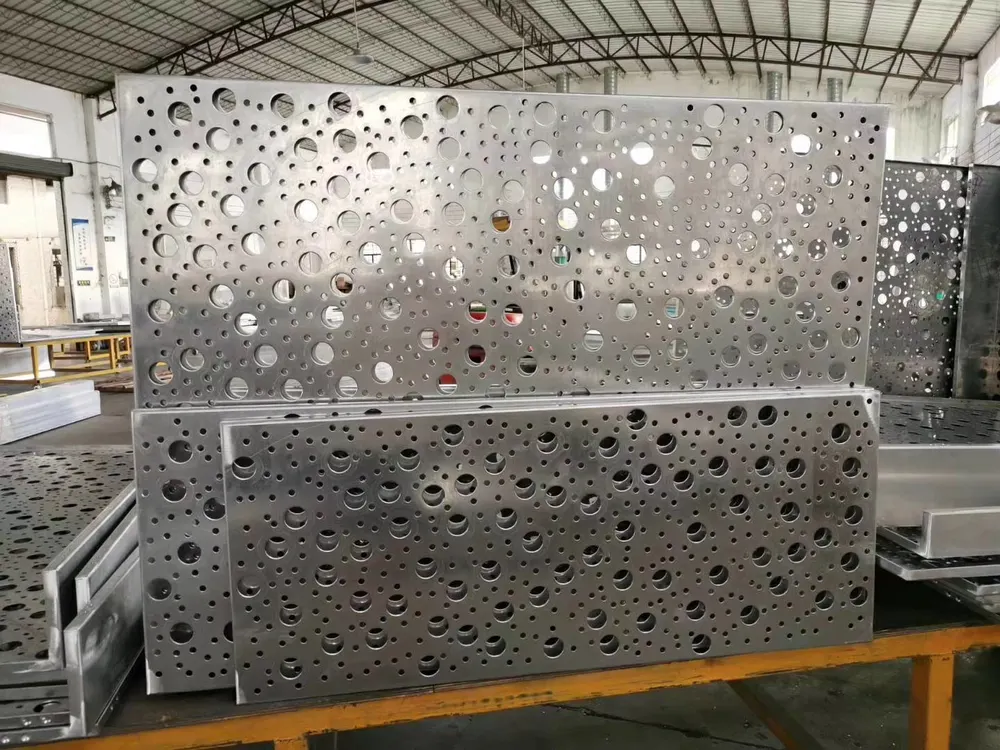 Panneau décoratif en aluminium fini usine AA1050 pour bardage mural — Foshan Qi Aluminum Decorative Materials Co., Ltd