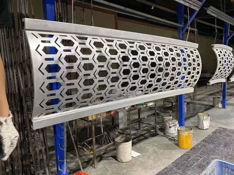Fabricants de barres de panneau en aluminium pour extérieur, qualité type petite vérole
