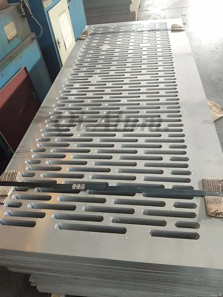 Panneau de clôture décorative en aluminium à découpe laser, style moderne — Foshan Qi Aluminum Decorative Materials Co., Ltd