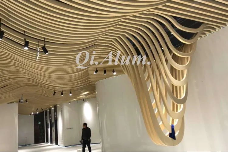 Panneaux d'écran perforés en aluminium anti-corrosion — Foshan Qi Aluminum Decorative Materials Co., Ltd