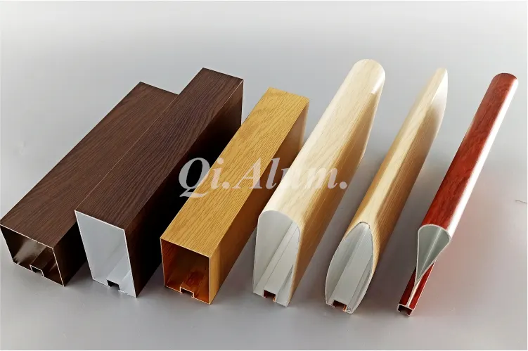 Plaques de plafond découpées par CNC en aluminium, finition revêtement poudre JOTUN — Foshan Qi Aluminum Decorative Materials Co., Ltd