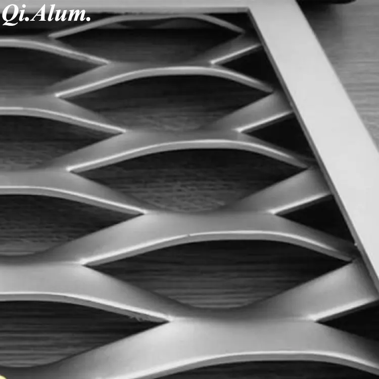 Panneau de clôture en maille d'aluminium Alucobond — Foshan Qi Aluminum Decorative Materials Co. Ltd