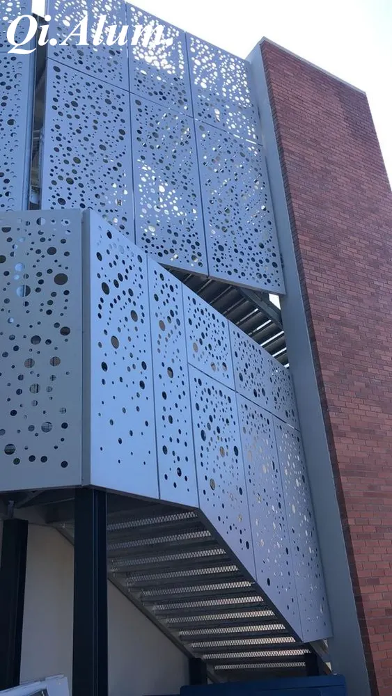 Qi. Alum. panneau plein en aluminium Alucobond pour usage intérieur — Foshan Qi Aluminum Decorative Materials Co. Ltd