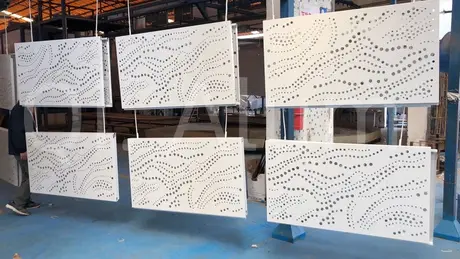 Vue extérieure décorative d'un panneau de façade architectural moderne en aluminium perforé solide 8
