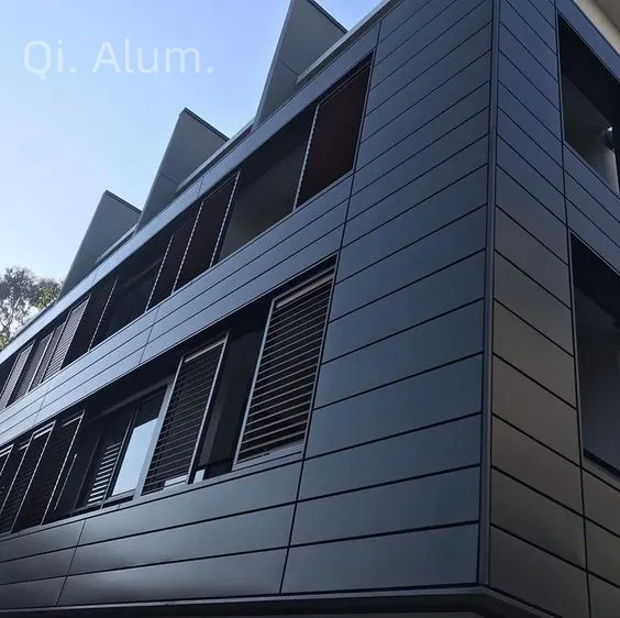 Panneaux composites aluminium à face miroir doré 3 mm / 4 mm Alucobond ACP ACM Revêtement mural — Foshan Qi Aluminum Decorative Materials Co. Ltd