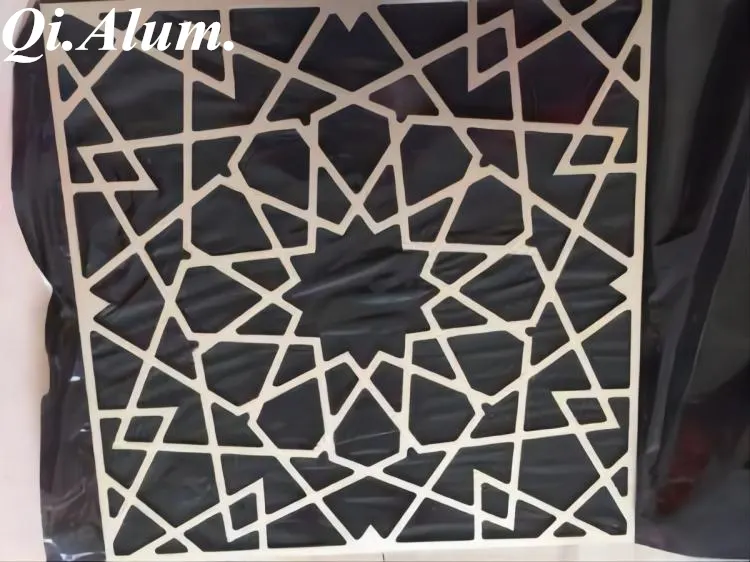 Panneaux muraux décoratifs en aluminium perforé à découpe laser pour façades — Foshan Qi Aluminum Decorative Materials Co., Ltd