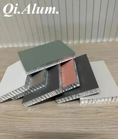 Panneau sandwich en aluminium à âme nid d'abeille PVDF