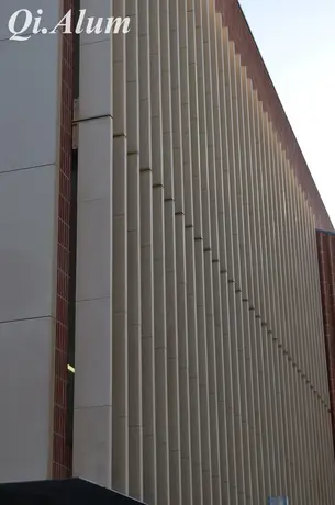 Mettez à profit la puissance de la lumière avec nos solutions de brise-soleil en aluminium