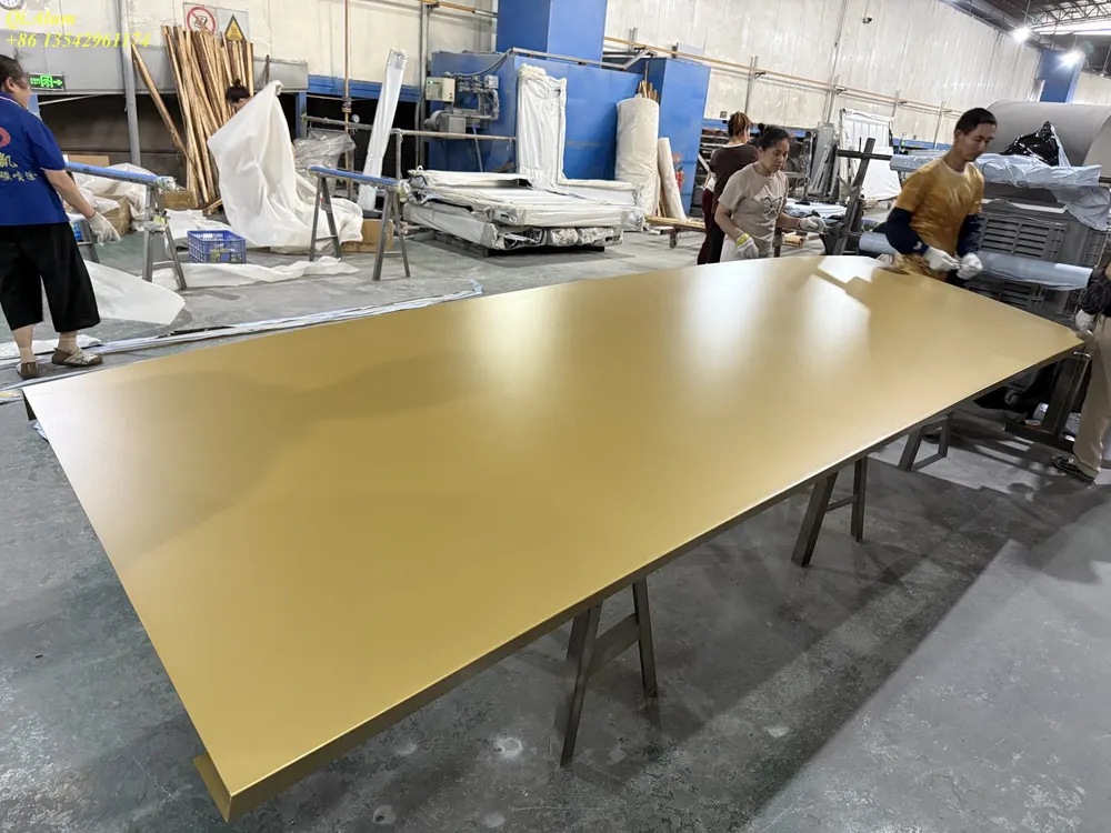 Comment éviter les panneaux de rideau-rideau en aluminium mal adaptés : pièges liés à l'épaisseur et défauts — Foshan Qi Aluminum Decorative Materials Co. Ltd